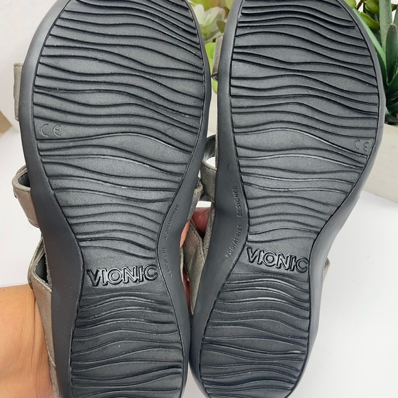 Vionic Women's Silver Buckle Sandals - Picture 4 of 5